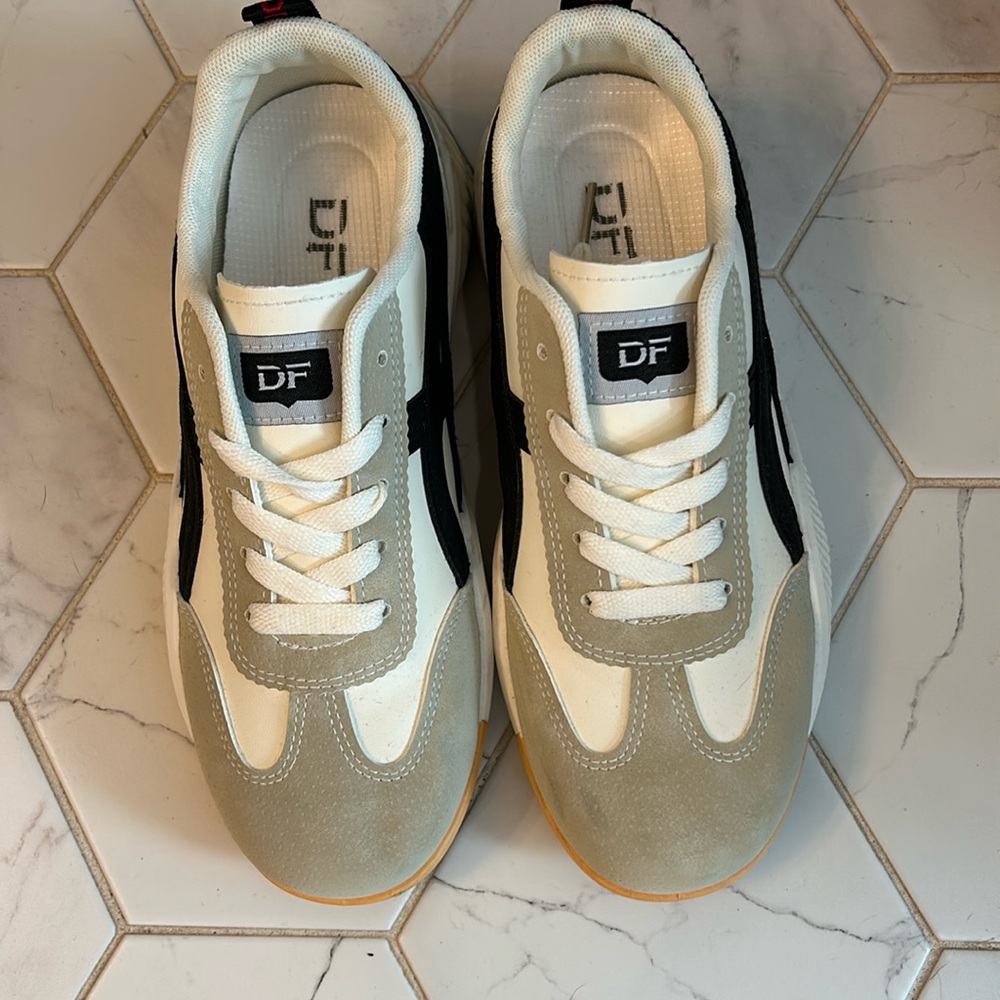 DF Women's Retro Runner Sneakers in Beige, White & Black